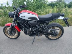 YAMAHA XSR700