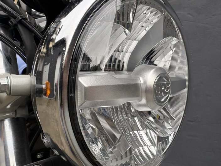 NOVÝ MOTOCYKL ROYAL ENFIELD INTERCEPTOR INT650 FROZEN BOMBAJ