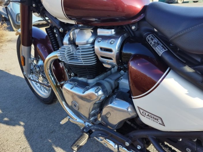 ROYAL ENFIELD CLASSIC 650 CHROME RED VALLAM RED