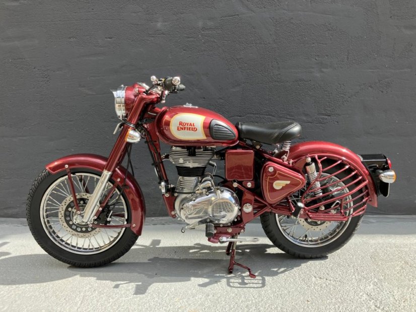 MODEL 1:3 CLASSIC COLLECTIBLE SM MAROON GLOSS