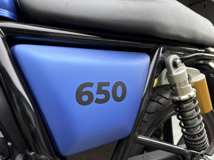 NOVÝ MOTOCYKL ROYAL ENFIELD INTERCEPTOR INT650 FROZEN BOMBAJ