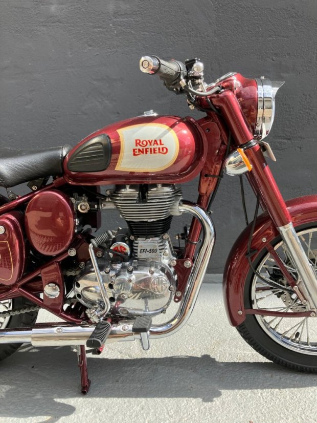 MODEL 1:3 CLASSIC COLLECTIBLE SM MAROON GLOSS