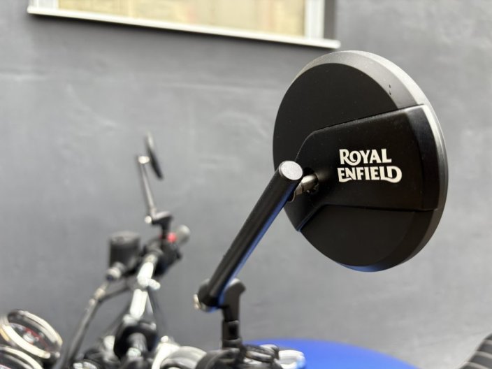 NOVÝ MOTOCYKL ROYAL ENFIELD INTERCEPTOR INT650 FROZEN BOMBAJ